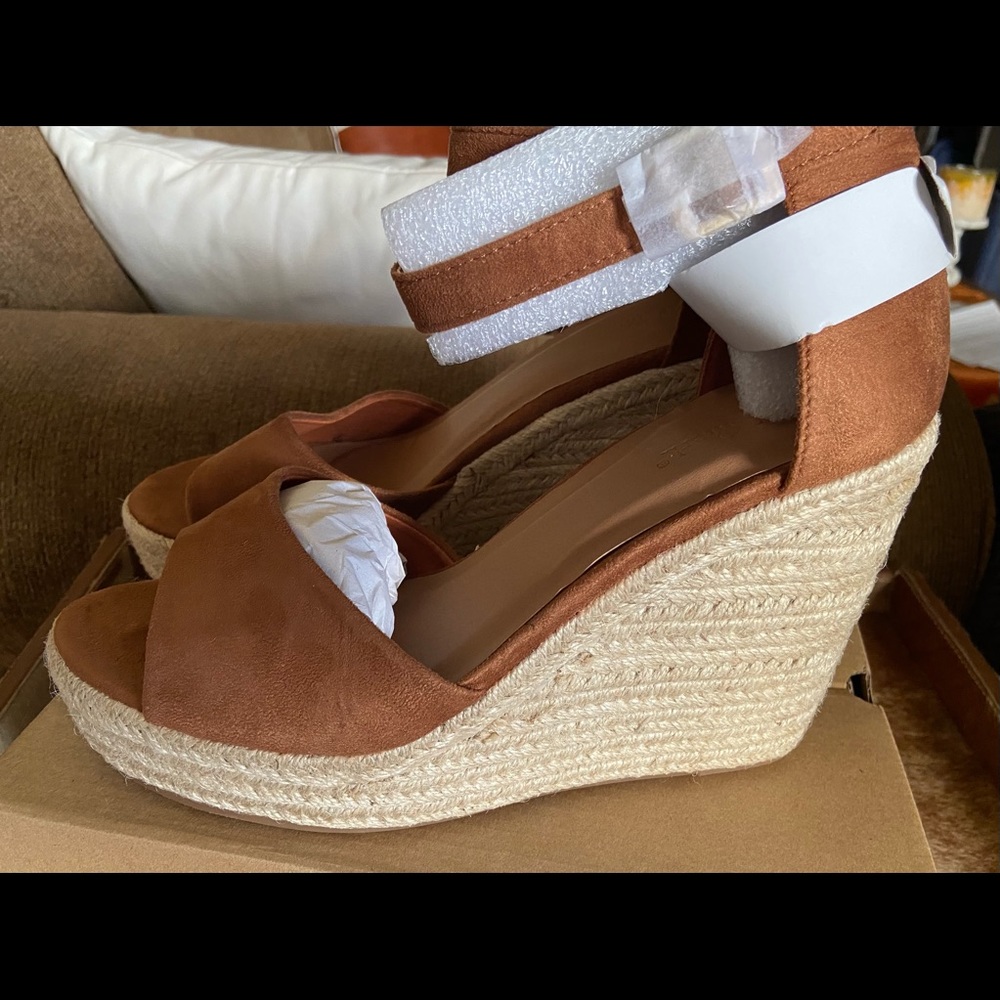 🔥NIB Espadrille Wedges, Size 10🔥